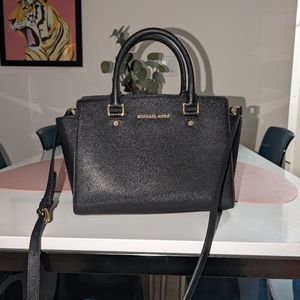 Michael Kors Crossbody Bag